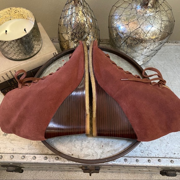 Ugg Elyse Open Toe Lace-Up Wedge Bootie - Picture 9 of 12